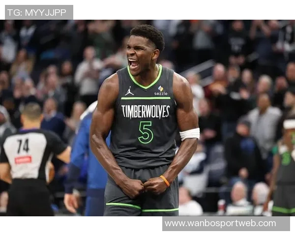 格雷森阿伦外线火力全开12投6中砍下17分4篮板5助攻表现抢眼