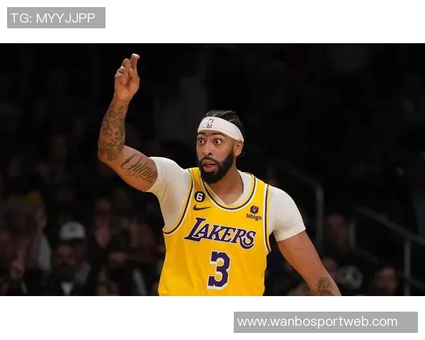 浓眉上半场表现平平10投仅3中贡献7分10篮板数据却依然全面